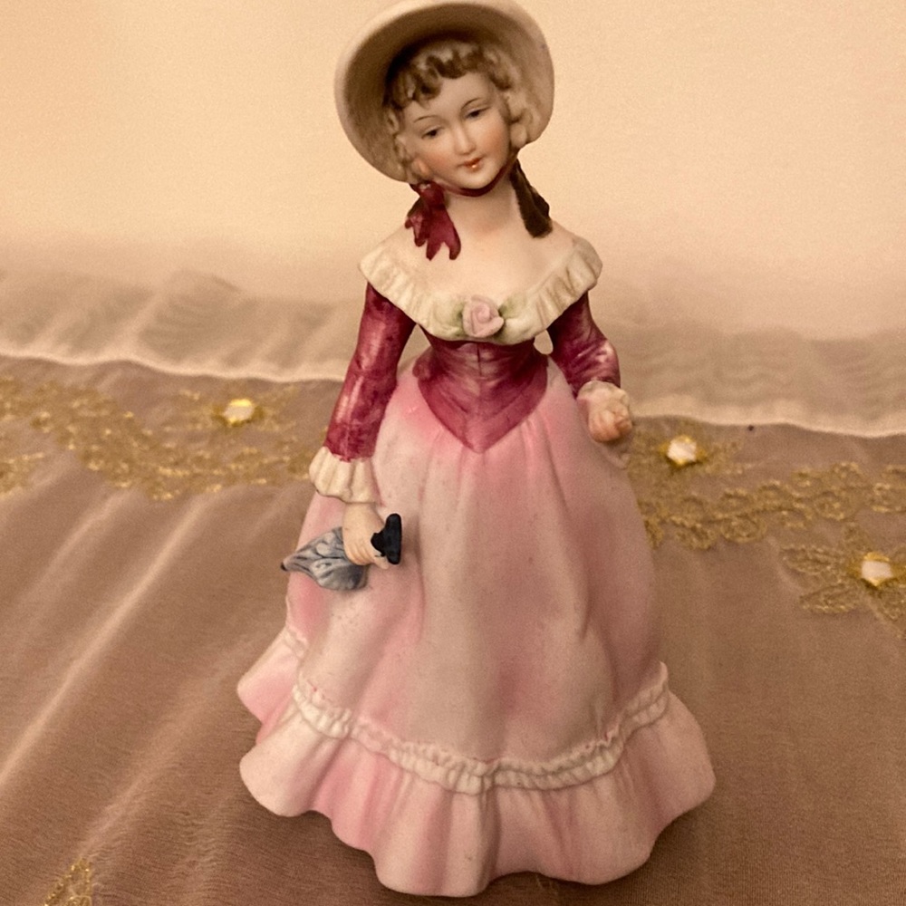 Vintage L’amour China Hand painted Lady Figurine KW24286